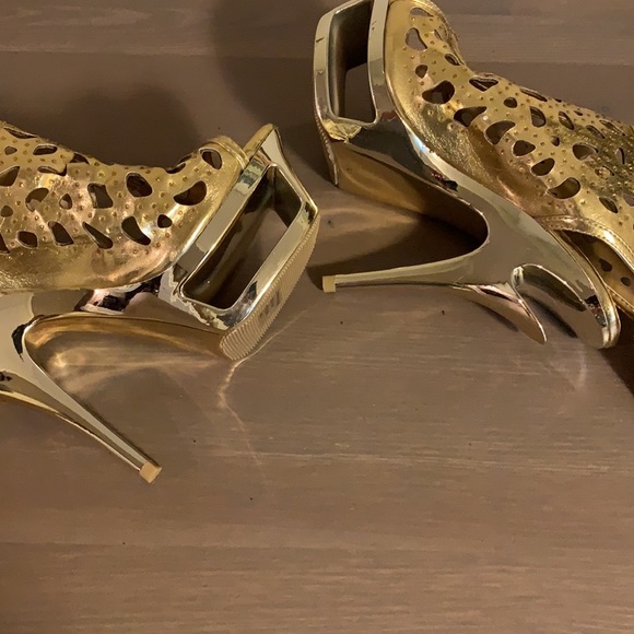🆕 Apple Bottoms Gold Cut Out Booties - Women’s Size 8 - Picture 7 of 8